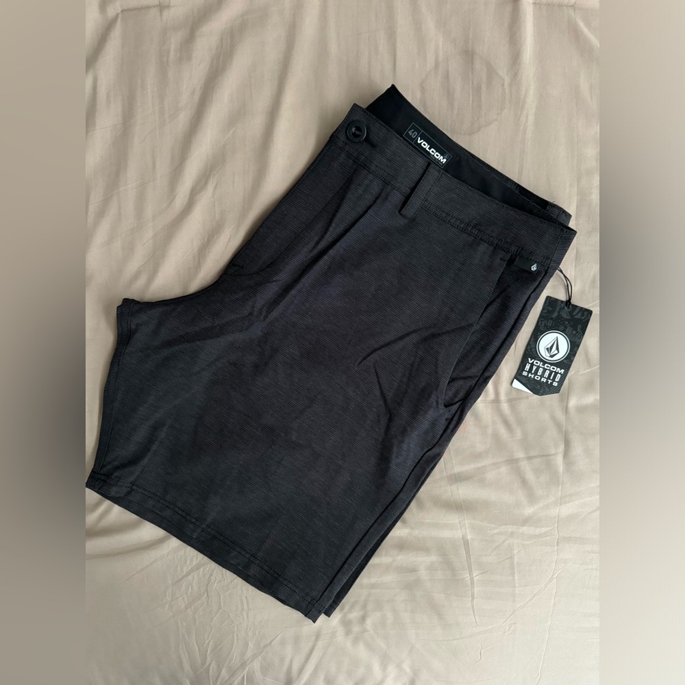VOLCOM HYBRID SHORTS Size 40